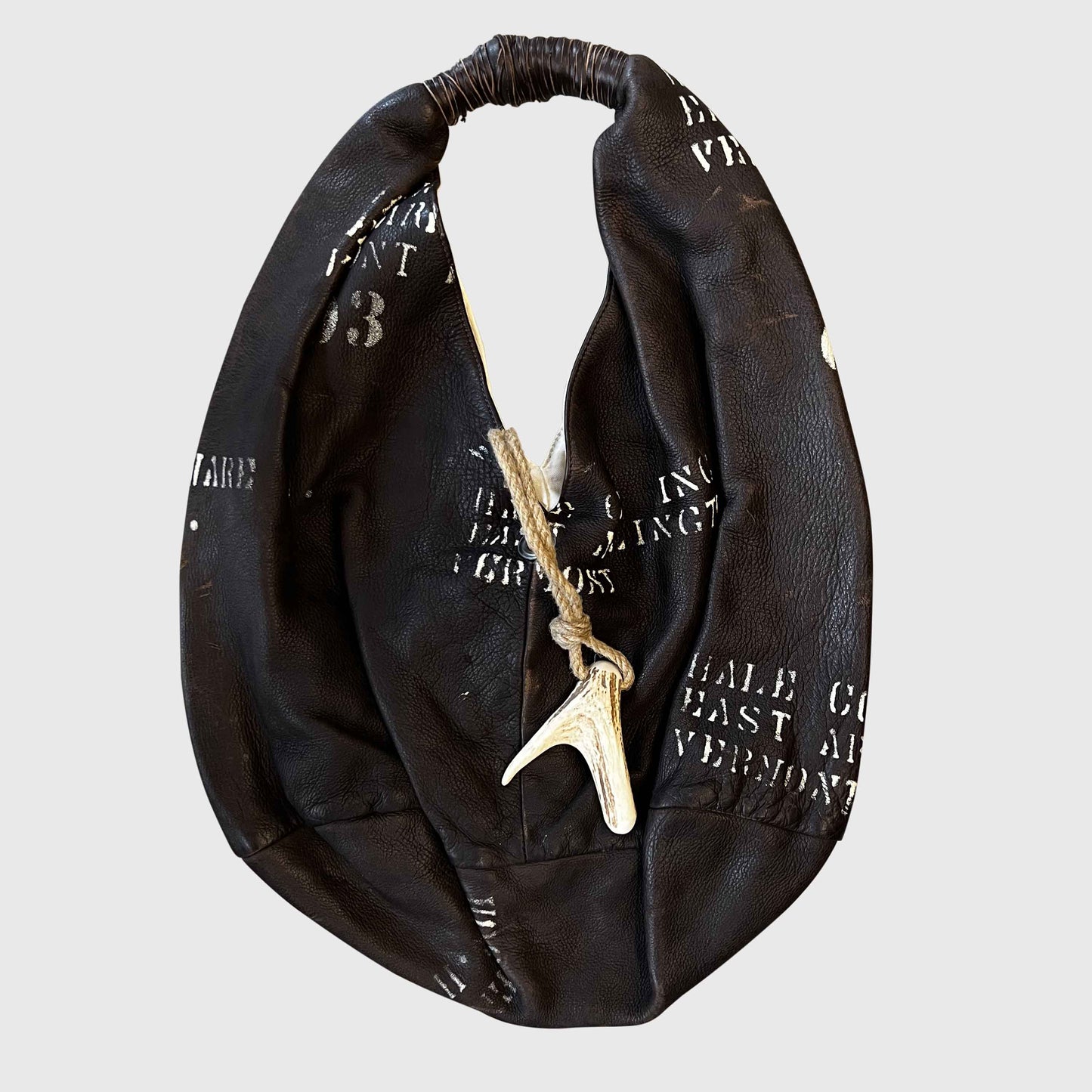 ショルダーバッグ(ビンテージレザー(鹿皮)リメイク)|T.K GARMENT SUPPLY|リメイク・リサイクル・ナチュラルをメインコンセプトとして掲げたブランド