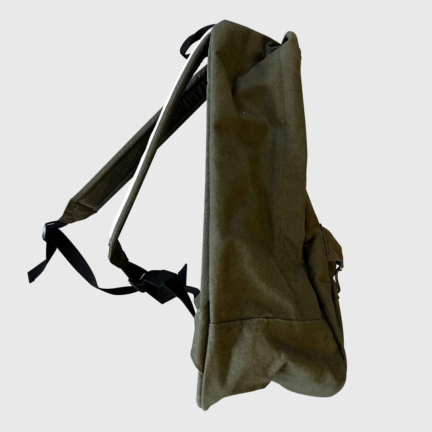 Backpack-側面(USビンテージテントリメイク)T.K GARMENT SUPPLY|リメイク・リサイクル・ナチュラルをメインコンセプトとして掲げたブランド