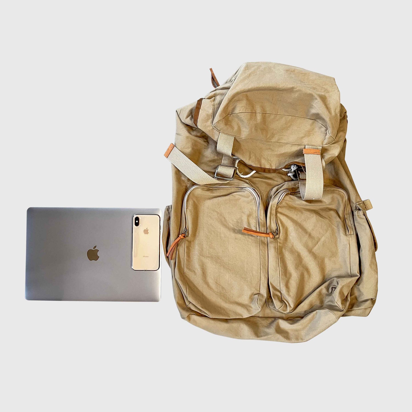 BIG Backpack MacBook Proと比較(フランス軍ビンテージテントリメイク)T.K GARMENT SUPPLY|リメイク・リサイクル・ナチュラルをメインコンセプトとして掲げたブランド
