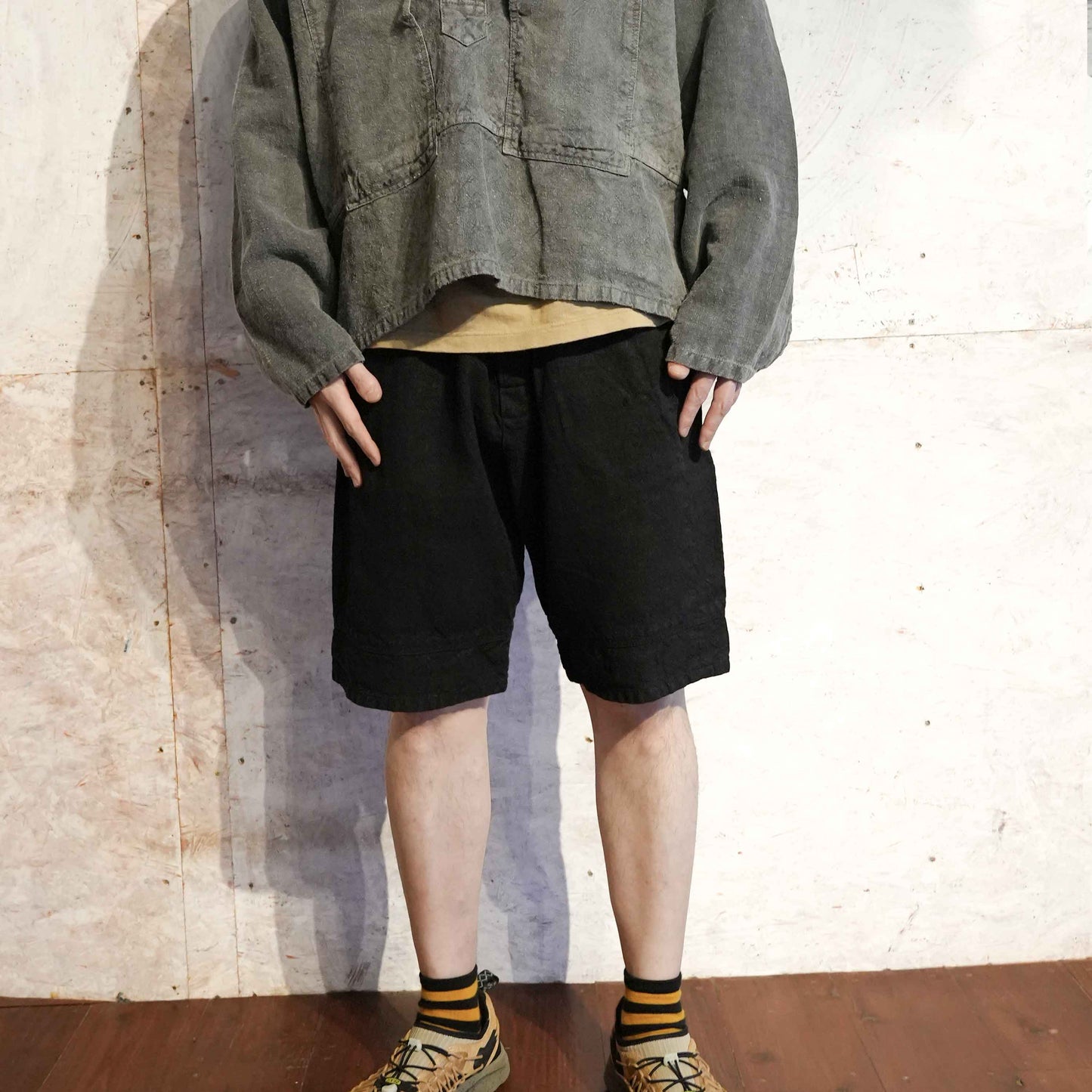 ショートパンツTKR-P2001(ヴィンテージクロスリメイク)|T.K GARMENT SUPPLY|リメイク・リサイクル・ナチュラルをメインコンセプトとして掲げたブランド 着用イメージ3