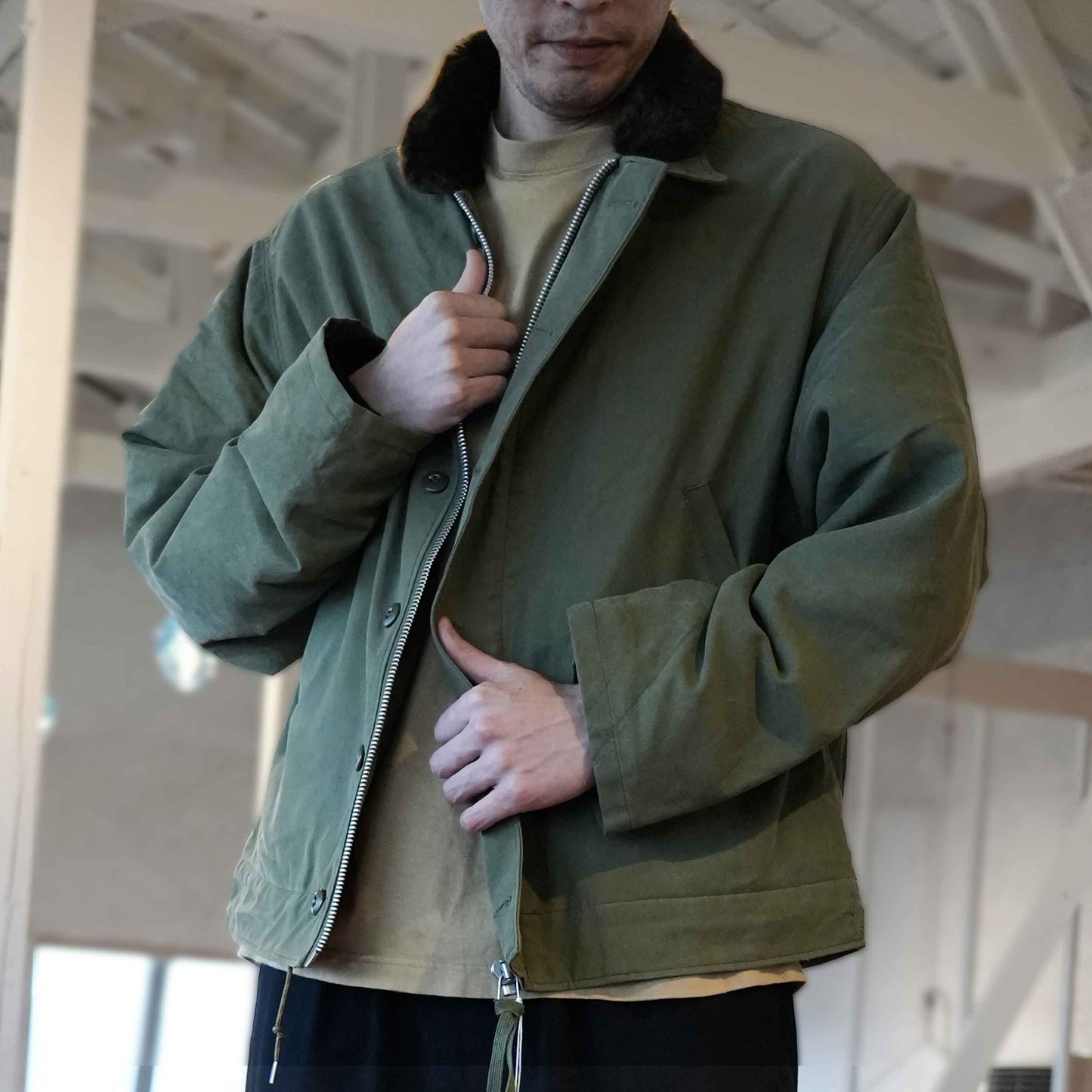 トラベラー・デッキジャケット(US ARMYビンテージテントリメイク)|T.K GARMENT SUPPLY|リメイク・リサイクル・ナチュラルをメインコンセプトとして掲げたブランド 着用イメージ