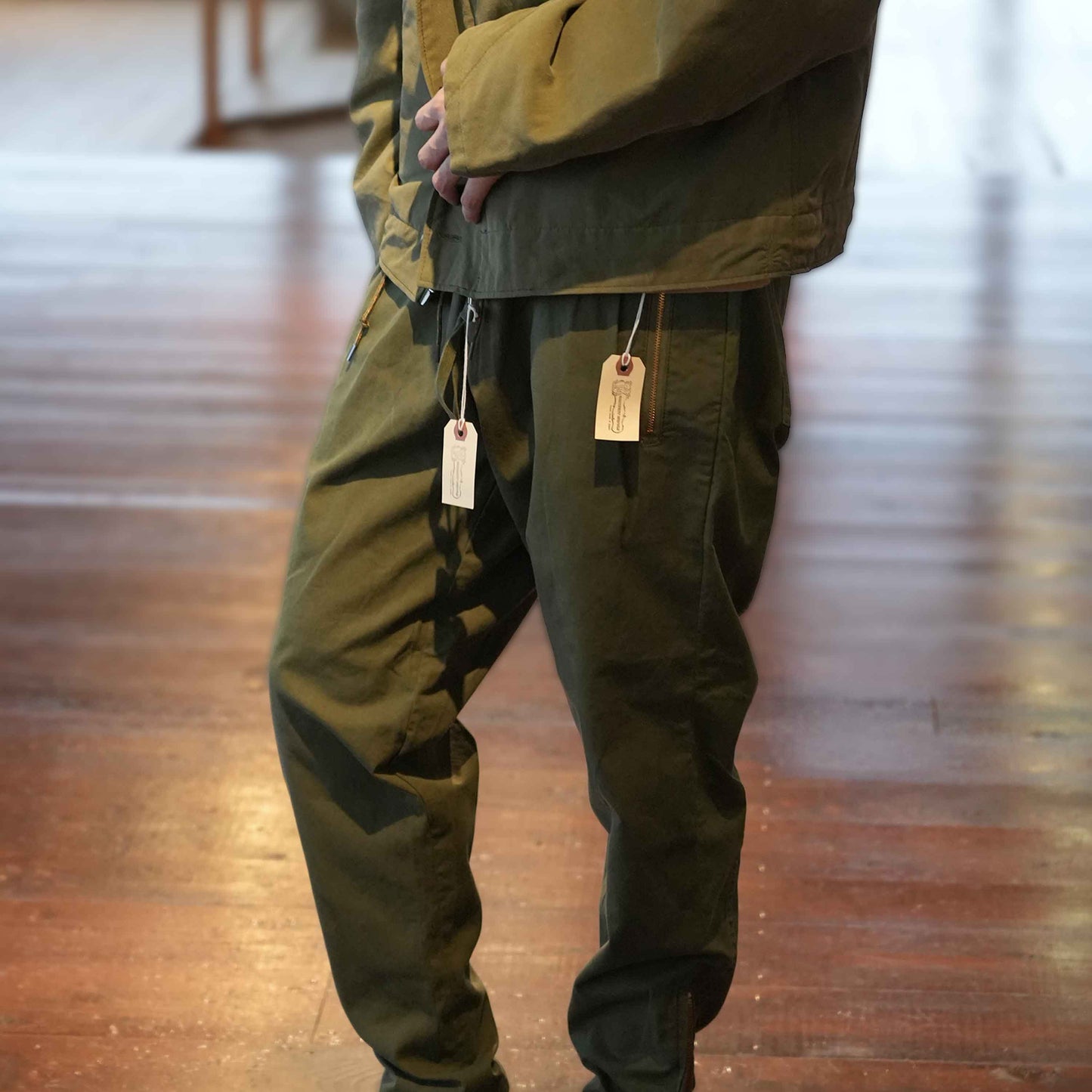クライミングパンツ(USビンテージテントリメイク)|T.K GARMENT SUPPLY|リメイク・リサイクル・ナチュラルをメインコンセプトとして掲げたブランド 着用イメージ3